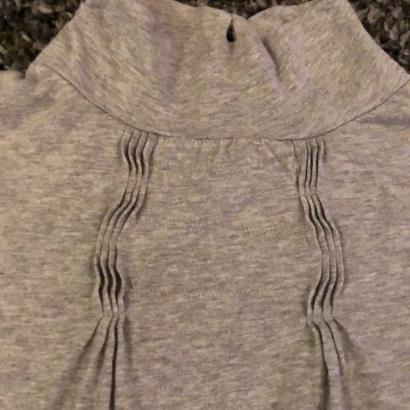 Levi’s long sleeve high neck t shirt. EUC! - Picture 3 of 6